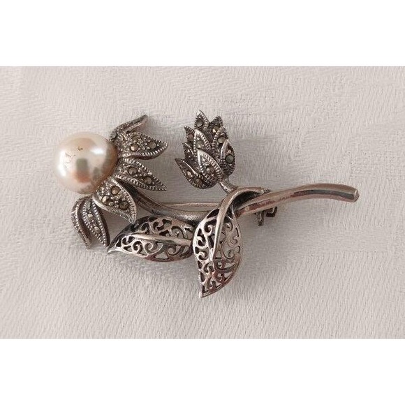 Vintage Sterling Silver Marcasite Flower Brooch Pin Large Faux Pearl Signed - Picture 1 of 3